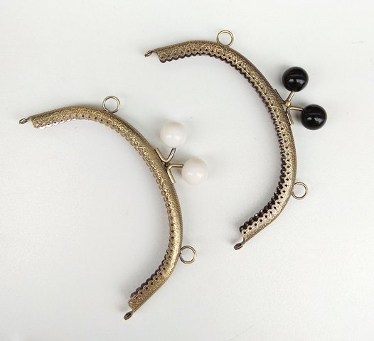 Μεταλλικό πλαίσιο-κούμπωμα (bag handle) με χρωματιστές μπίλιες - άκρες