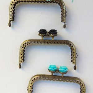 Μεταλλικό πλαίσιο-κούμπωμα (bag handle) με χρωματιστό τριαντάφυλλο